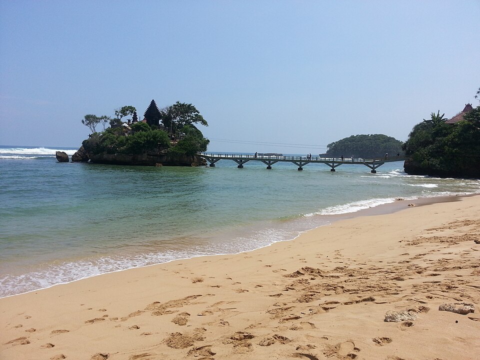Foto 2 — Pantai Balekambang