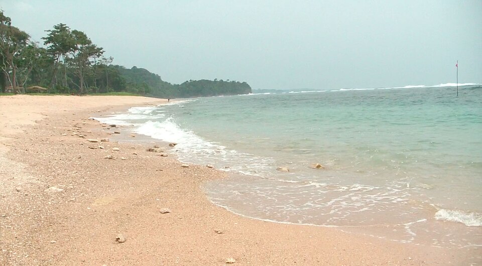 Foto 4 — Pantai Balekambang