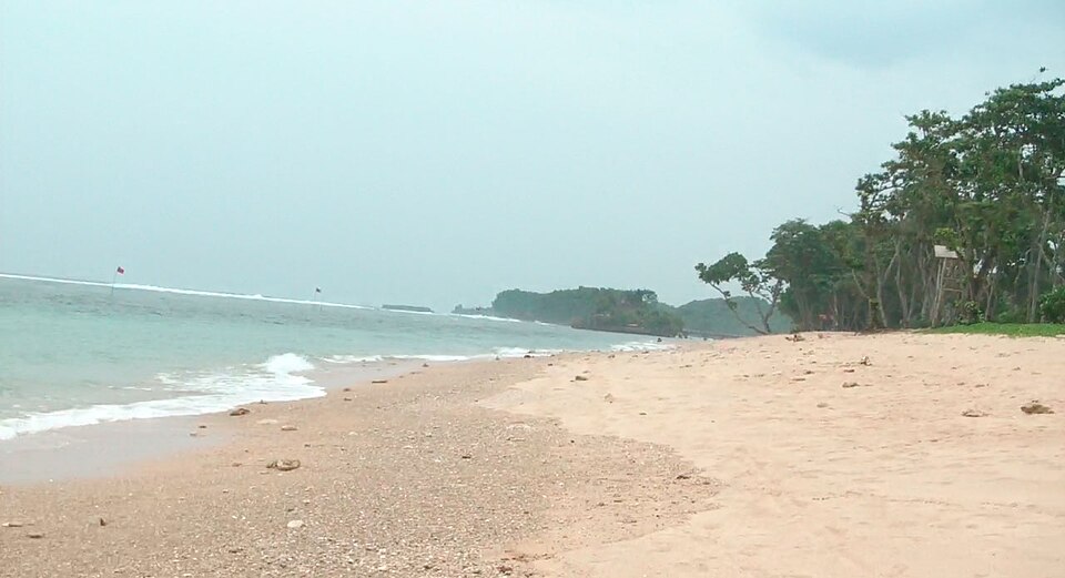 Foto 5 — Pantai Balekambang
