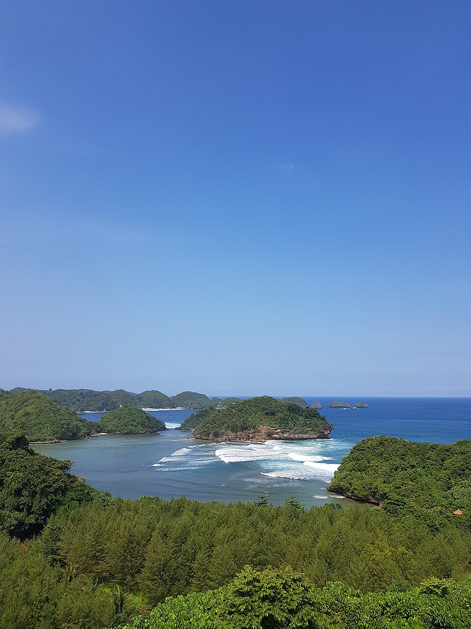 Foto 1 — Pantai Teluk Asmara