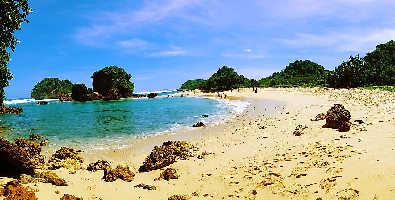 Pantai Watu Leter