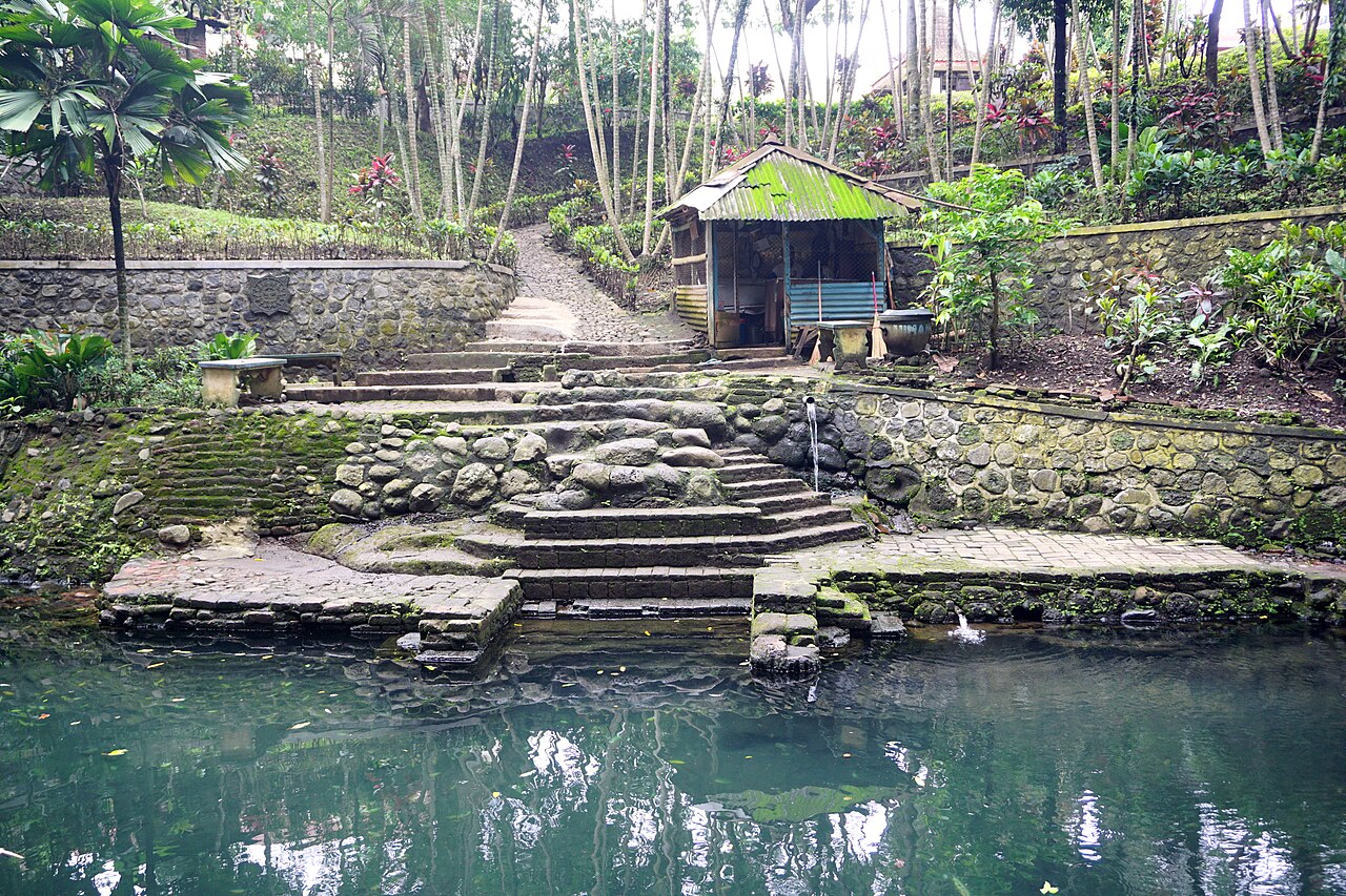 Petirtaan Watugede