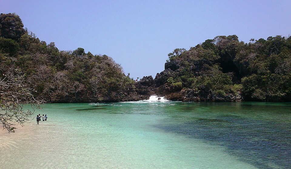 Foto 2 — Pulau Sempu & Pantai Sendang Biru